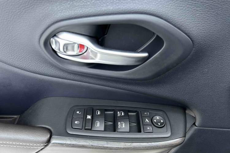 Used Jeep Cherokee 2016 2.4L Leading Edition Interior 7