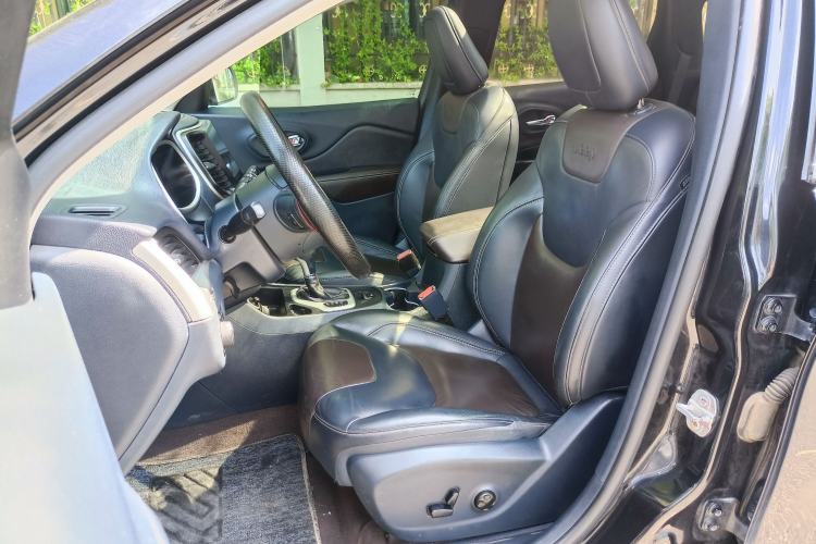 Used Jeep Cherokee 2016 2.4L Leading Edition Interior 7