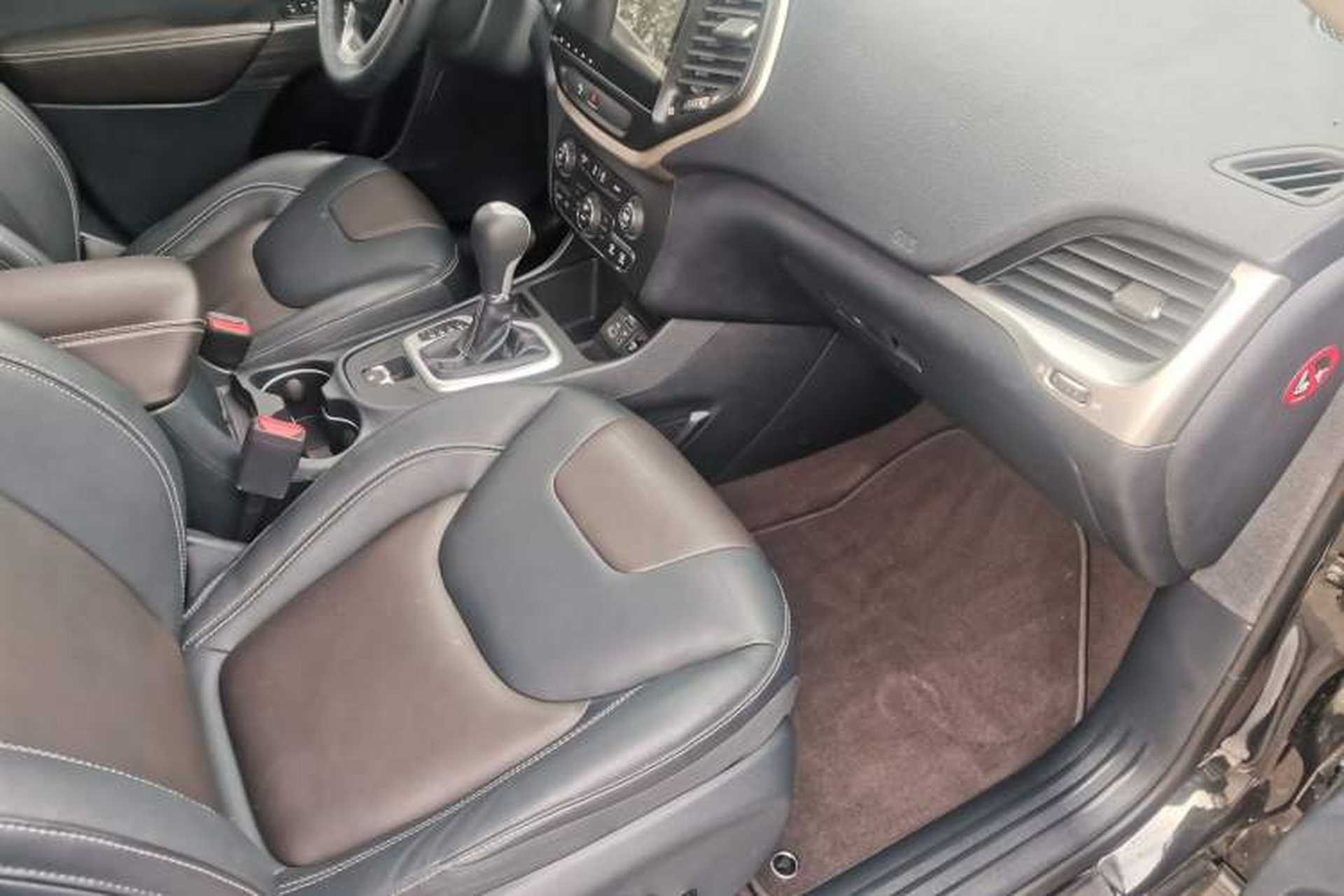 Used Jeep Cherokee 2016 2.4L Leading Edition Interior 8