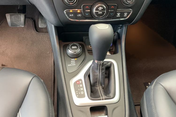 Used Jeep Cherokee 2016 2.4L Professional Smart Version Interior 8
