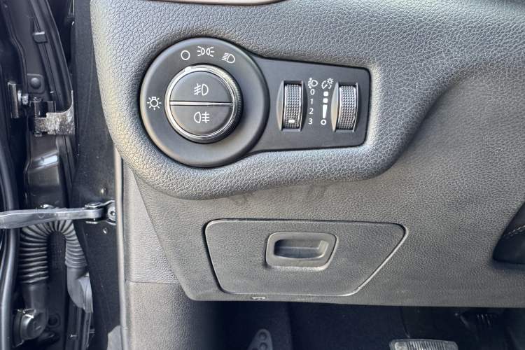 Used Jeep Cherokee 2016 2.4L Leading Edition Interior 8