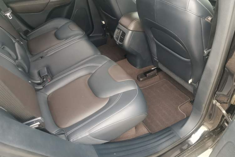 Used Jeep Cherokee 2016 2.4L Leading Edition Interior 9