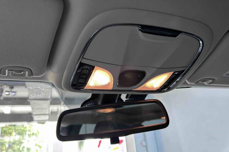 Used Jeep Cherokee 2016 2.4L Leading Edition Interior 9