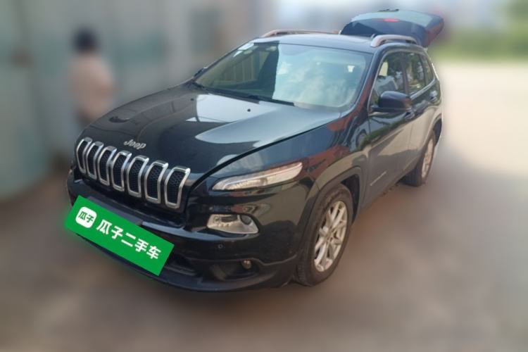 Używany Jeep Cherokee 2016 2.0L Superior Edition Guazi used car, China used car export, Used car for sale, Used cars, Cheapest cars for sale