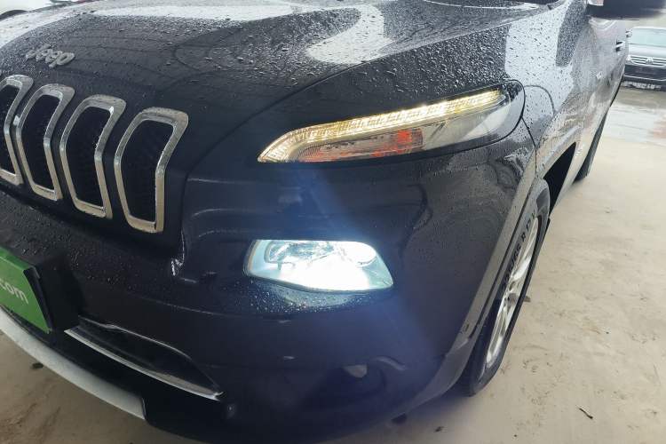 Used Jeep Cherokee 2016 2.4L Professional Smart Version Left Front Headlight