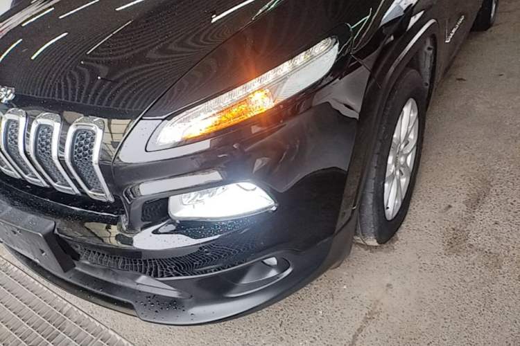 Used Jeep Cherokee 2016 2.4L Leading Edition Left Front Headlight