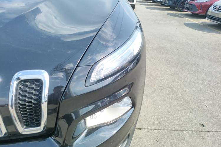 Used Jeep Cherokee 2016 2.0L Superior Edition Left Front Headlight
