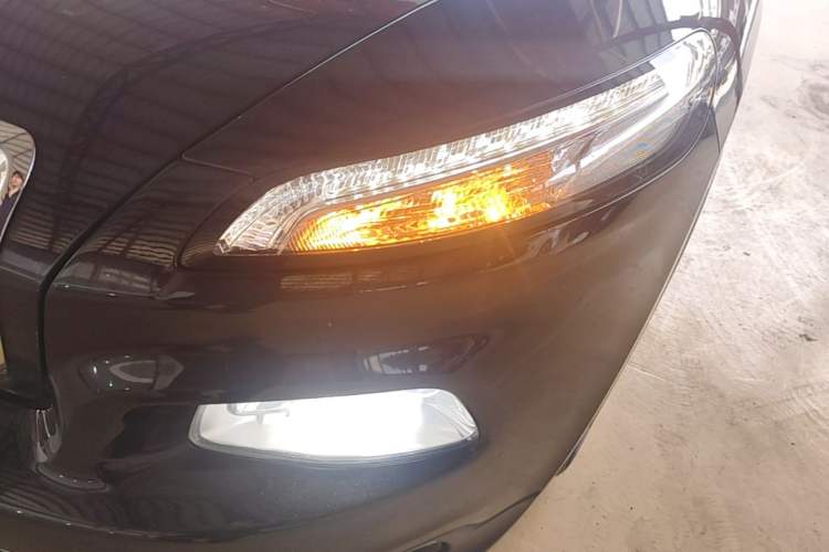 Used Jeep Cherokee 2016 2.4L Professional Smart Version Left Front Headlight