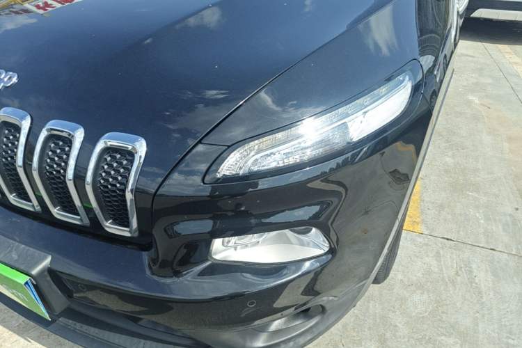 Used Jeep Cherokee 2016 2.0L Superior Edition Left Front Headlight