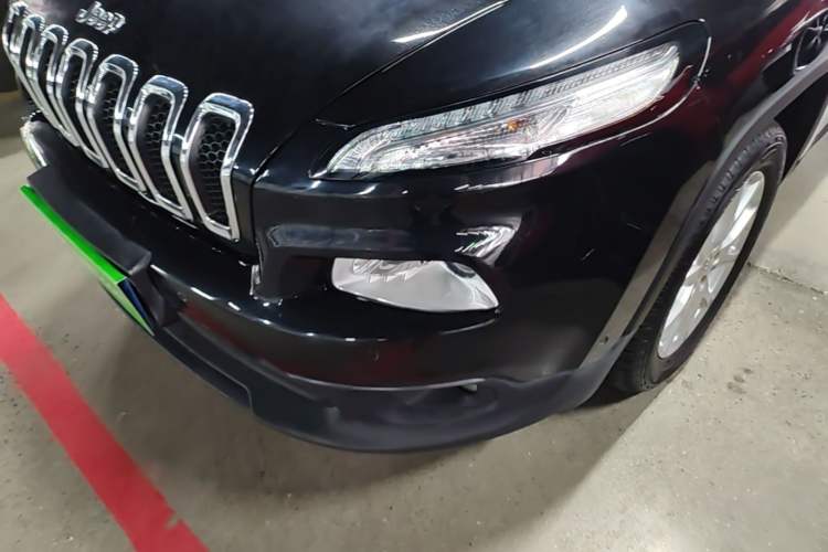 Used Jeep Cherokee 2016 2.0L Superior Edition Left Front Headlight