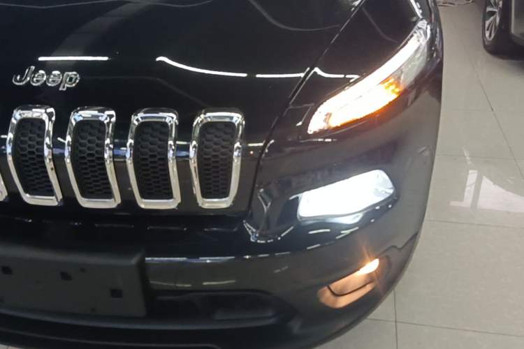 Used Jeep Cherokee 2016 2.4L Leading Edition Left Front Headlight