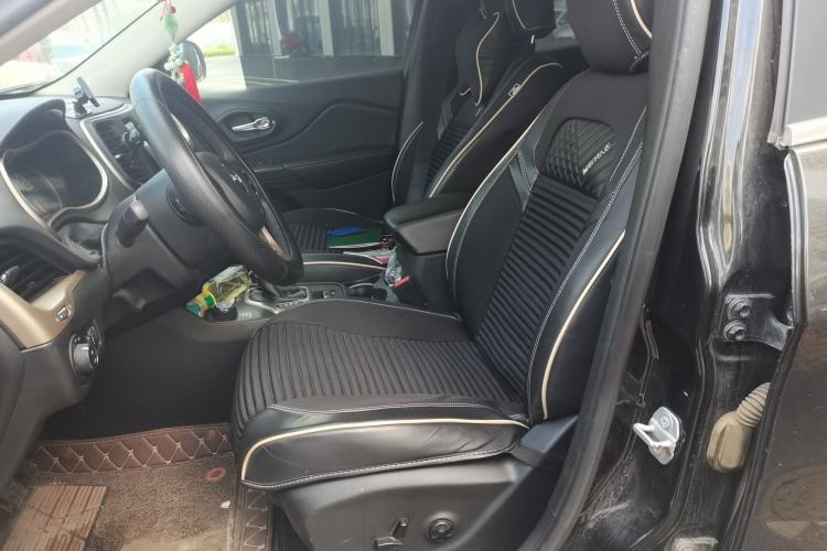 Used Jeep Cherokee 2016 2.4L Professional Edition Left Front Seat