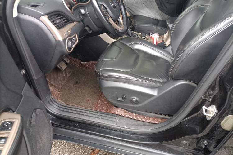 Used Jeep Cherokee 2016 2.0L Superior Edition Left Front Seat