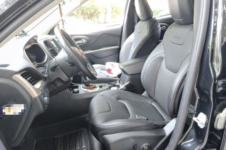 Used Jeep Cherokee 2016 2.4L Professional Smart Version Left Front Seat