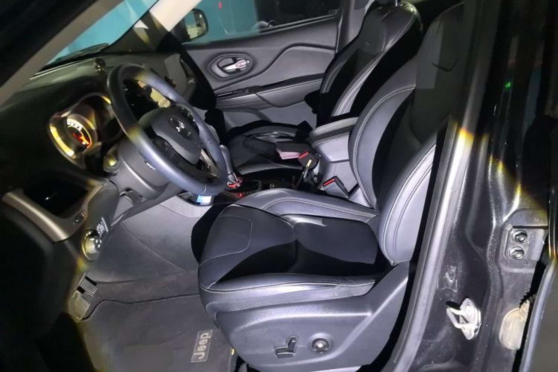 Used Jeep Cherokee 2016 2.0L Superior Edition Left Front Seat
