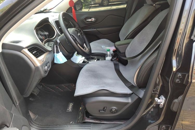 Used Jeep Cherokee 2016 2.4L Leading Smart Version Left Front Seat