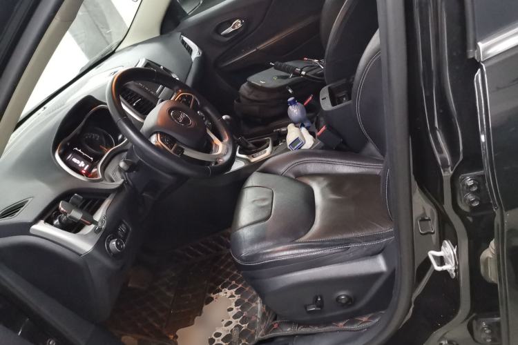Used Jeep Cherokee 2016 2.4L Professional Edition Left Front Seat