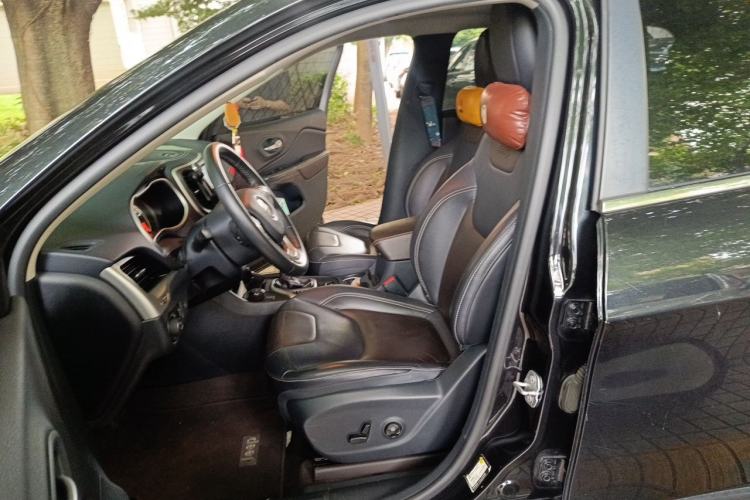 Used Jeep Cherokee 2016 2.4L Superior Edition Left Front Seat
