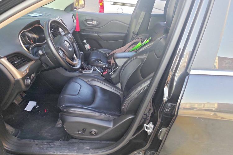 Used Jeep Cherokee 2016 2.4L Professional Edition Left Front Seat