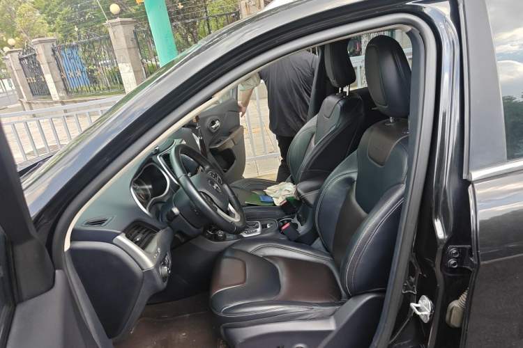 Used Jeep Cherokee 2016 2.4L Professional Edition Left Front Seat