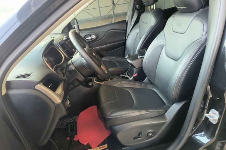 Used Jeep Cherokee 2016 2.4L Professional Smart Version Left Front Seat