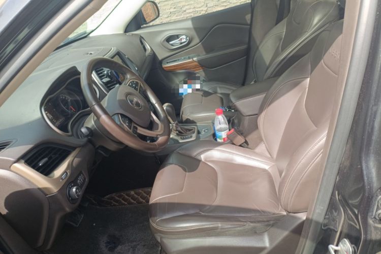 Used Jeep Cherokee 2016 2.4L Professional Smart Version Left Front Seat