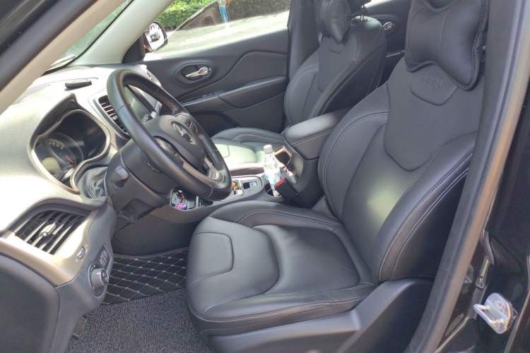 Used Jeep Cherokee 2016 2.4L Leading Smart Version Left Front Seat