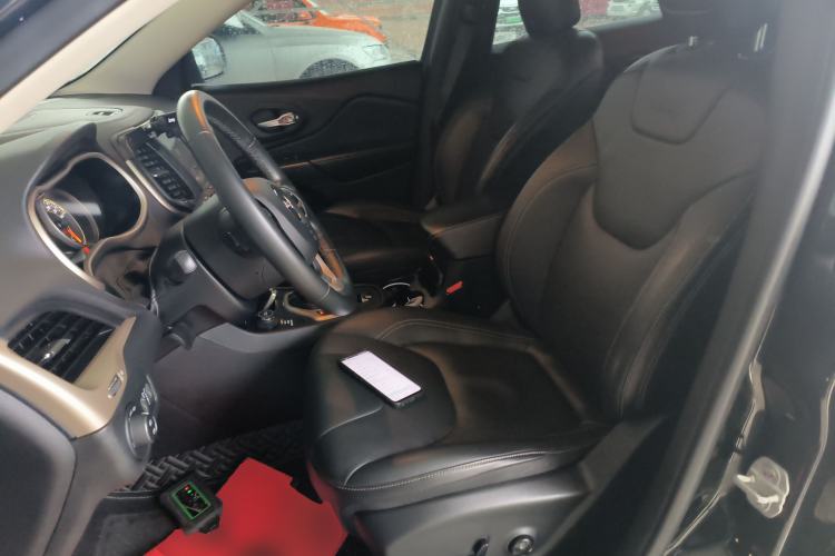 Used Jeep Cherokee 2016 2.4L Professional Smart Version Left Front Seat