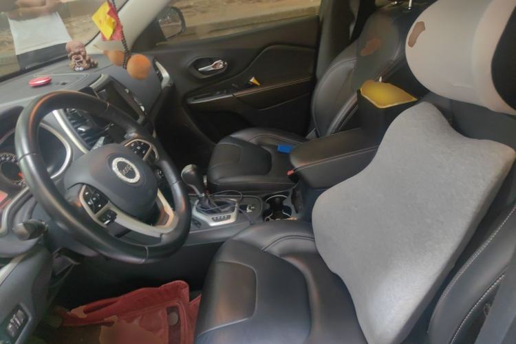 Used Jeep Cherokee 2016 2.4L Leading Smart Version Left Front Seat