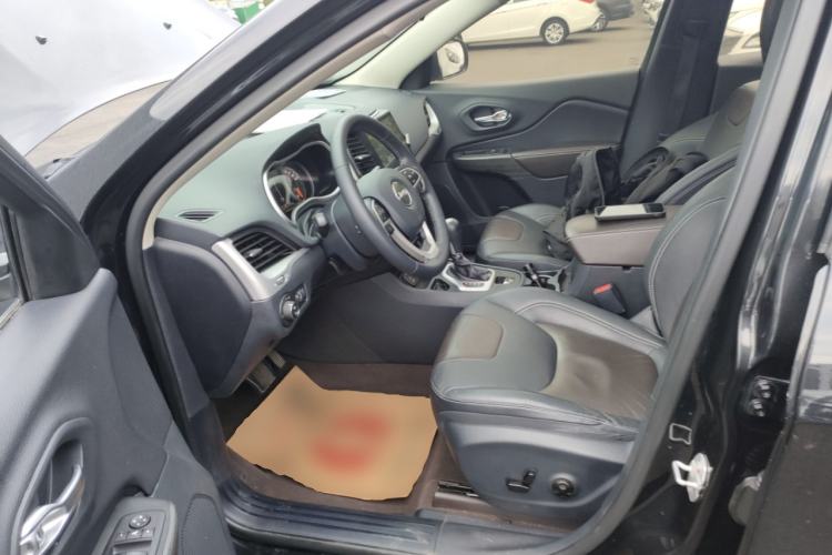 Used Jeep Cherokee 2016 2.4L Leading Edition Left Front Seat
