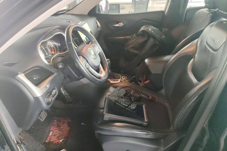 Used Jeep Cherokee 2016 2.4L Leading Edition Left Front Seat