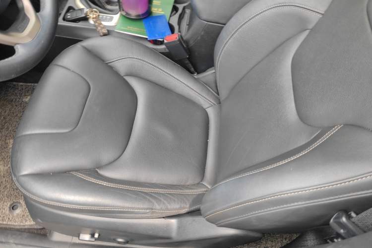Used Jeep Cherokee 2016 2.0L Superior Edition Left Front Seat