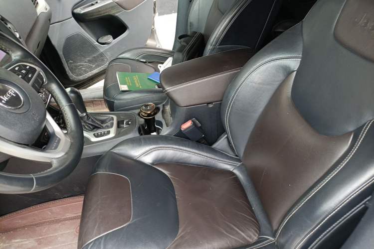 Used Jeep Cherokee 2016 2.4L Superior Edition Left Front Seat