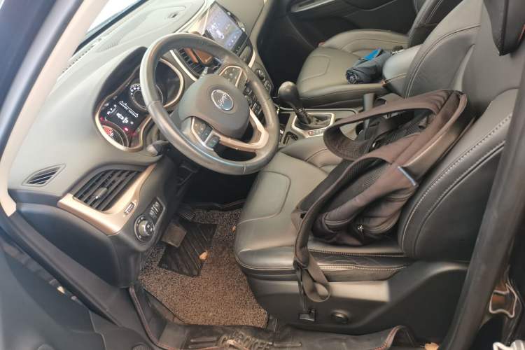 Used Jeep Cherokee 2016 2.4L Leading Edition Left Front Seat