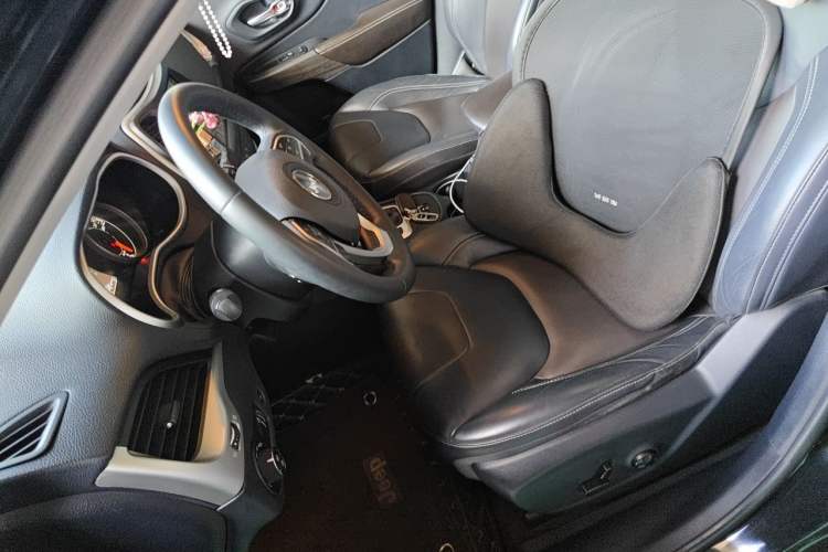 Used Jeep Cherokee 2016 2.4L Superior Edition Left Front Seat