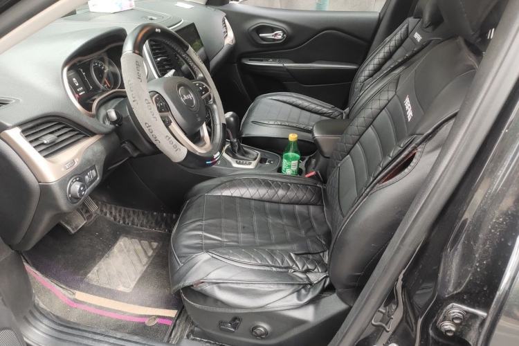 Used Jeep Cherokee 2016 2.4L Professional Edition Left Front Seat