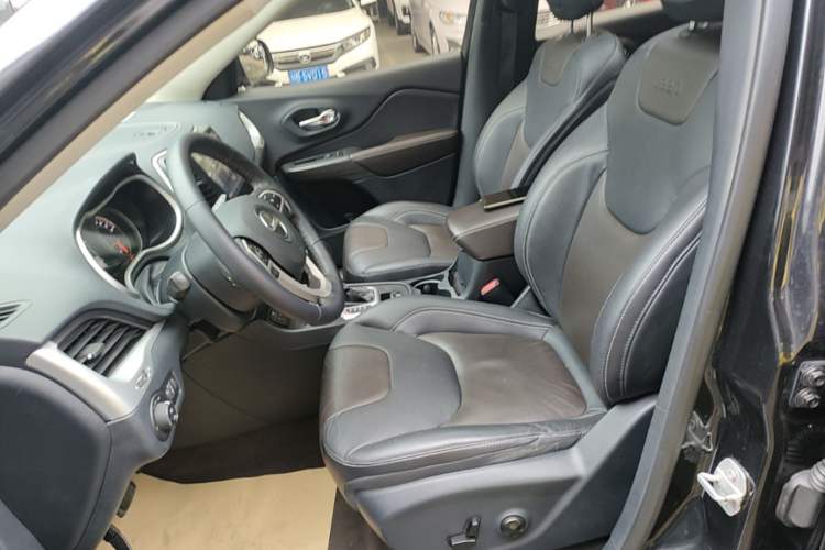 Used Jeep Cherokee 2016 2.4L Leading Edition Left Front Seat