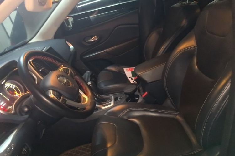Used Jeep Cherokee 2016 2.4L Leading Edition Left Front Seat