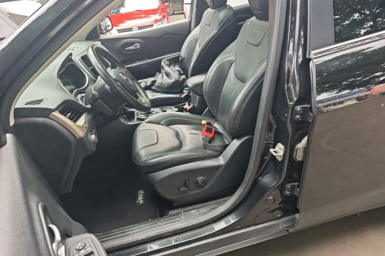 Used Jeep Cherokee 2016 2.4L Leading Smart Version Left Front Seat