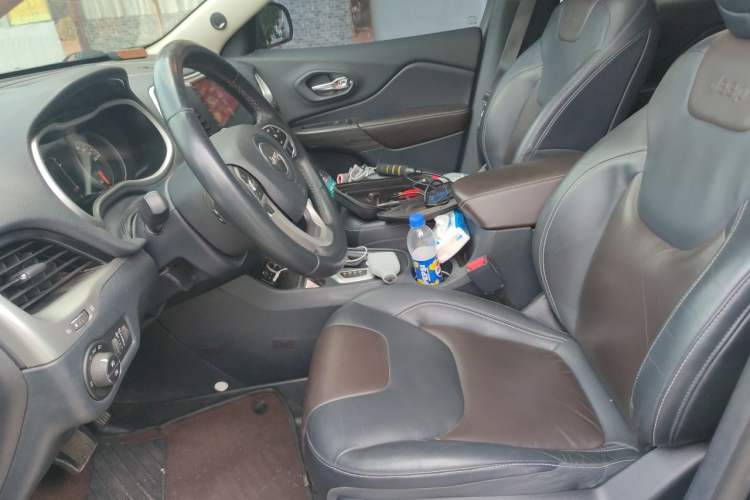 Used Jeep Cherokee 2016 2.4L Leading Edition Left Front Seat