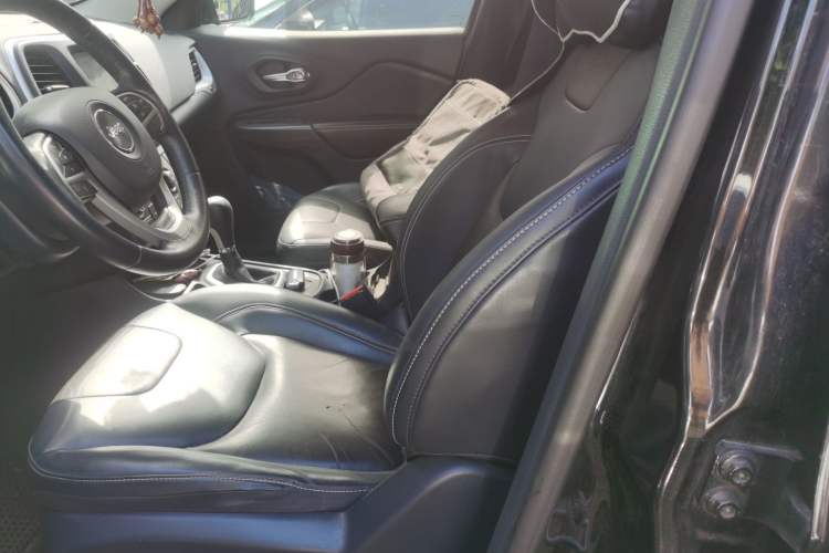 Used Jeep Cherokee 2016 2.4L Leading Smart Version Left Front Seat