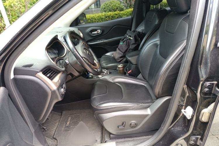 Used Jeep Cherokee 2016 2.4L Professional Smart Version Left Front Seat