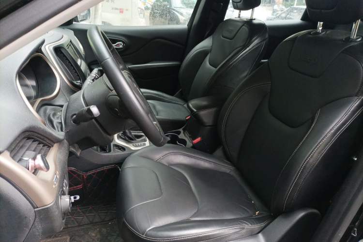 Used Jeep Cherokee 2016 2.4L Leading Edition Left Front Seat
