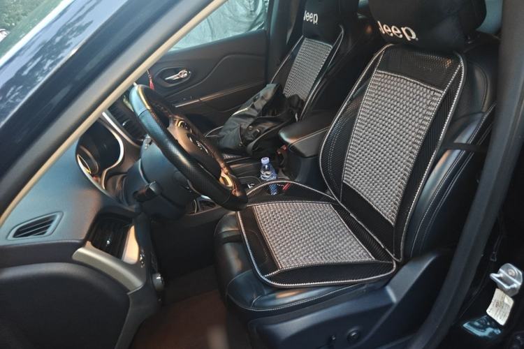 Used Jeep Cherokee 2016 2.4L Leading Edition Left Front Seat