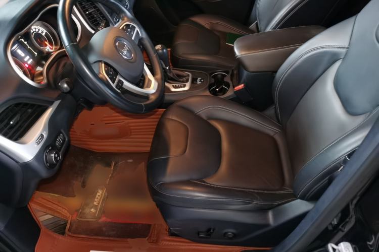 Used Jeep Cherokee 2016 2.4L Leading Edition Left Front Seat