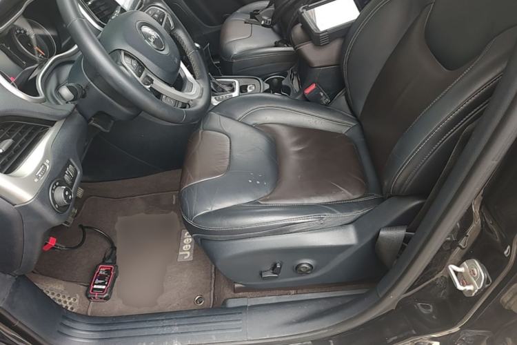 Used Jeep Cherokee 2016 2.4L Leading Edition Left Front Seat