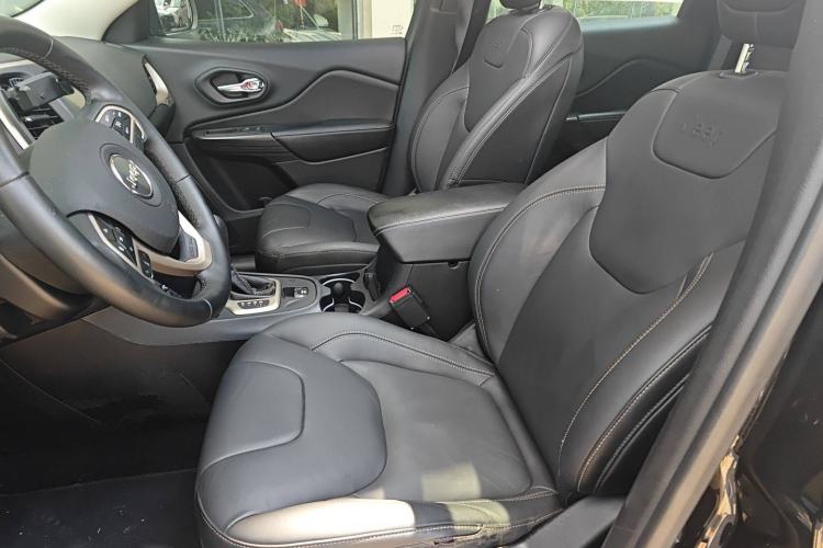 Used Jeep Cherokee 2016 2.4L Leading Smart Version Left Front Seat