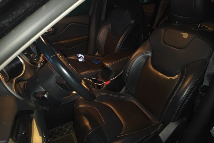Used Jeep Cherokee 2016 2.4L Leading Edition Left Front Seat