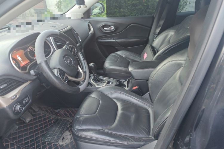 Used Jeep Cherokee 2016 2.4L Leading Smart Version Left Front Seat