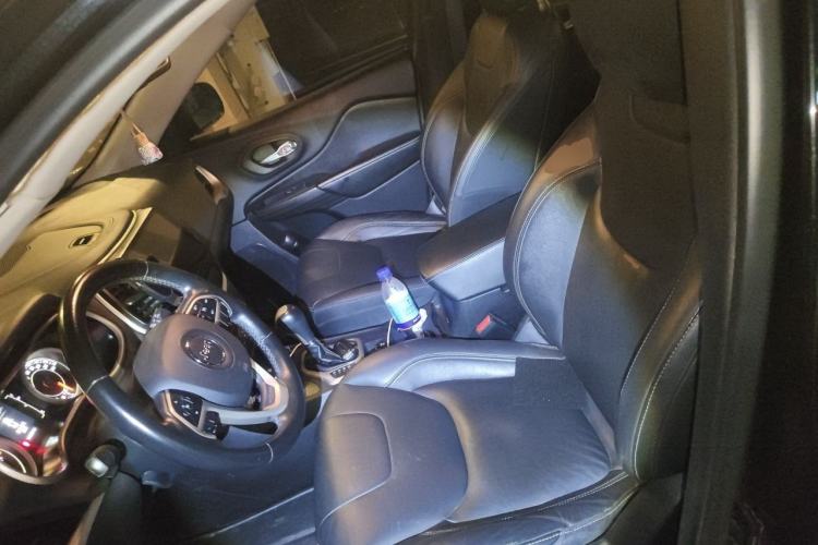 Used Jeep Cherokee 2016 2.4L Professional Edition Left Front Seat